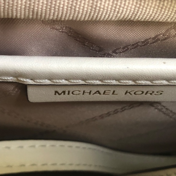 New Michael Kors Shell Pink & White Crossbody Bag w/ Gift - Picture 7 of 13